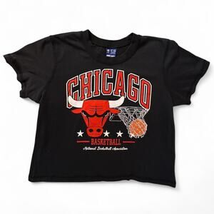 Chicago Bulls NBA Graphic Crop Tee - Size M